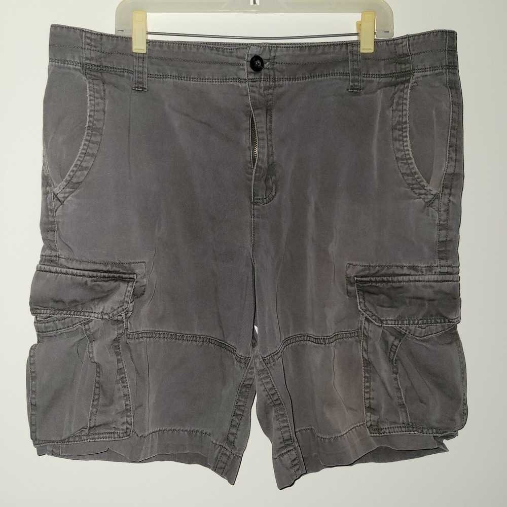 Magellan Outdoor Heavyweight Cargo Shorts Men's Size 38 Gray Pockets